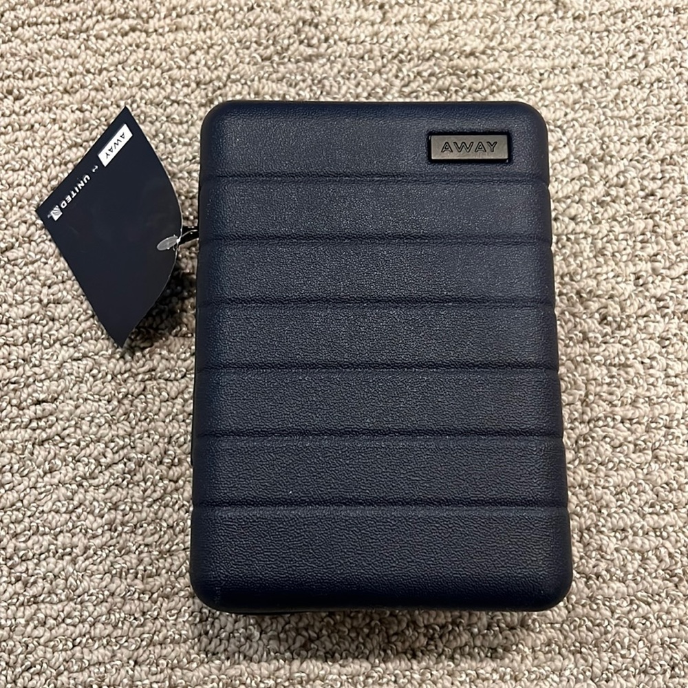 AWAY Travel: United Airlines Polaris Hard Case Amenity Kit